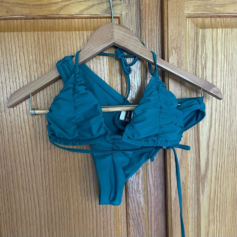 PrettyLittleThing scrunch bikini in turquoise
